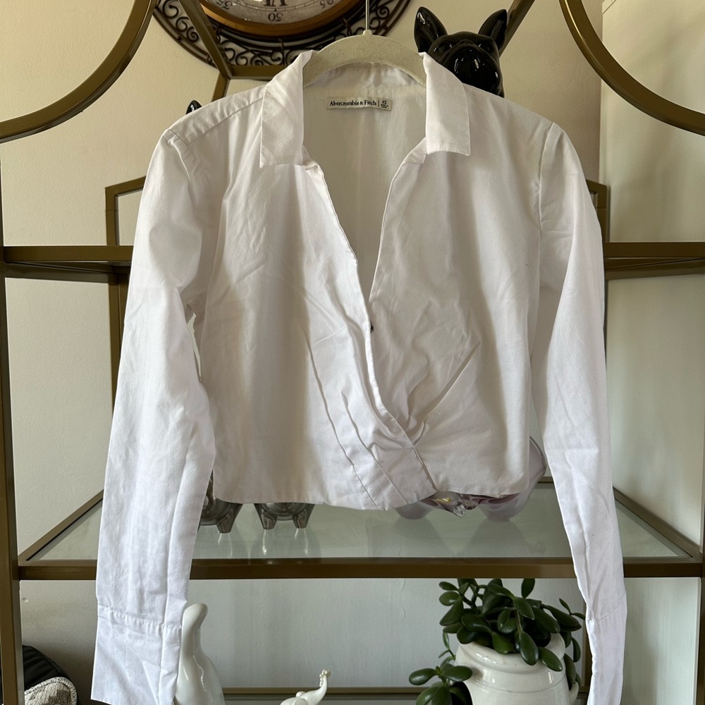 Abercrombie and fitch cropped white top
